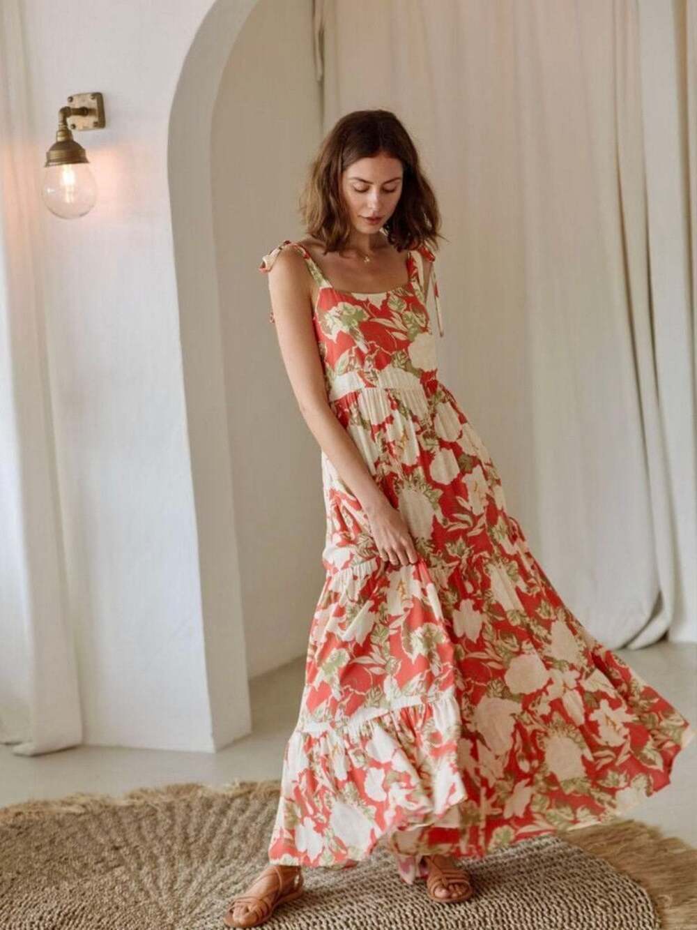 Kivari Helena Strappy Tiered Floral Maxi Dress Medium